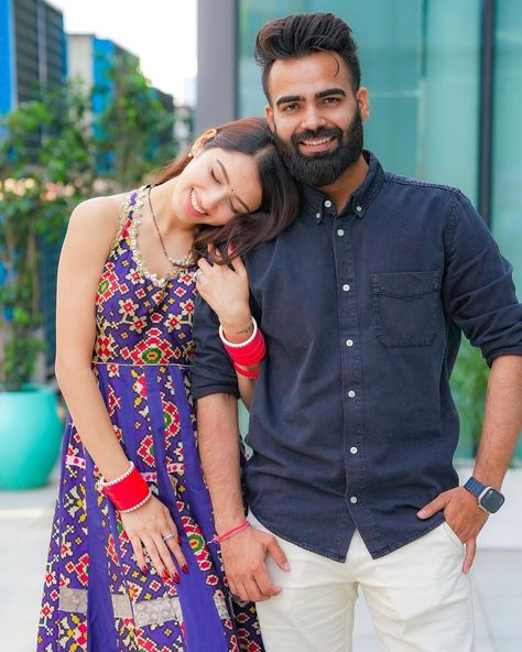 Neetu Bisht Wedding, Neetu Bisht, Pre Wedding Photoshoot Props, Wedding Photoshoot Props, Couples Hugging, Bride Photography Poses, Photoshoot Props, Romantic Anime Couples, Cute Couples Hugging