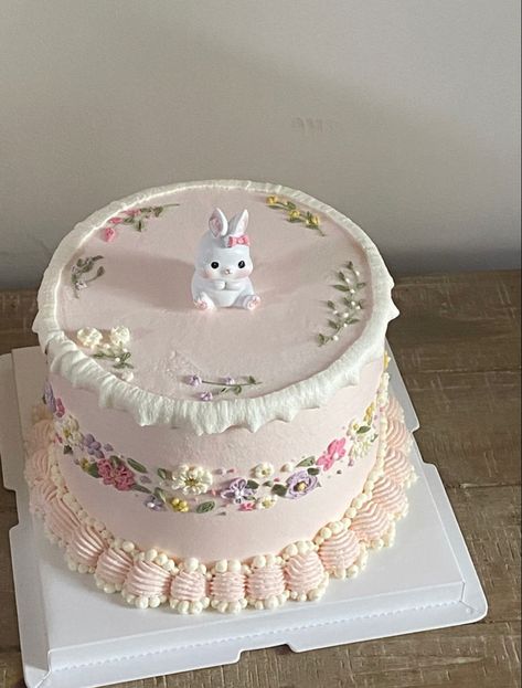 Small Birthday Cakes, Vintage Birthday Cakes, Rabbit Cake, Funny Birthday Cakes, Mini Cakes Birthday, Pretty Dessert, Cute Baking, Creative Birthday Cakes, Bunny Cake