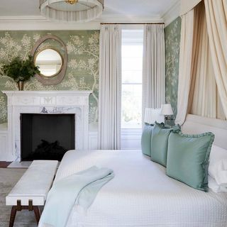 GRACIE (@graciestudio) • Instagram photos and videos Colonial House Interior, Townhouse Interior, House Bedrooms, Dreamy Bedrooms, Bedroom Refresh, Green Rooms, Bedroom Green, Interior Design Firm, Small Room Bedroom