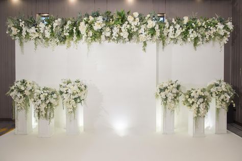 Wedding backdrop with flower and wedding decoration Flower Backdrop Wedding, Wedding Stage Backdrop, Wedding Hall Decorations, Flowers Bride, Wedding Background Decoration, Photo Backdrop Wedding, Diy Wedding Backdrop, Wedding Stage Design, Wedding Planning Decor