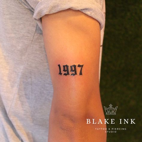 1994 Tattoo Design, 1971 Tattoo, Tattoo Homme, Year Tattoo, Simple Tattoos For Guys, Piercing Studio, Dream Tattoos, Tattoo Ink, Tattoo Inspo