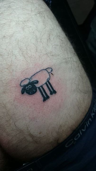 Shaun the Sheep tattoo...oweee! Shawn The Sheep Tattoo, Sheep Tatoos Ideas, Cartoon Sheep Tattoo, Shaun The Sheep Tattoo, Black Sheep Tattoo, Farm Tattoo, Thigh Tattoo Men, Sheep Tattoo, Shaun The Sheep