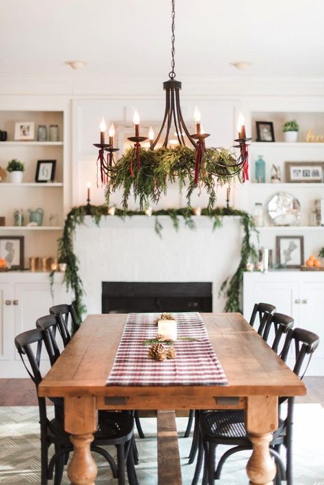 Wood Table Christmas Dining Room via theglitterguide #ChristmasDecor #ChristmasDiningRoom Christmas Dining Room Decor, Dining Room Fireplace, Christmas Dining Room, Dining Room Remodel, Rooms Ideas, Elegant Dining Room, Christmas Dining, The Fireplace, The Dining Room