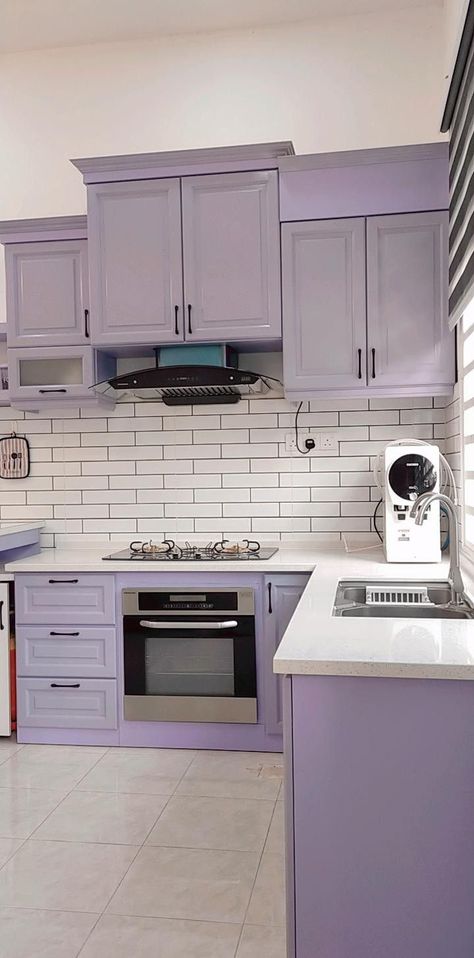 Pink And Purple Kitchen Decor, Lavander Kitchens, Purple Cabnits Kitchen, Lavender Cabinets Kitchen, Lilac Kitchen Ideas, Light Purple Kitchen Cabinets, Purple Backsplash Kitchen, Lilac Kitchen Cabinets, Purple Cabinets Kitchen