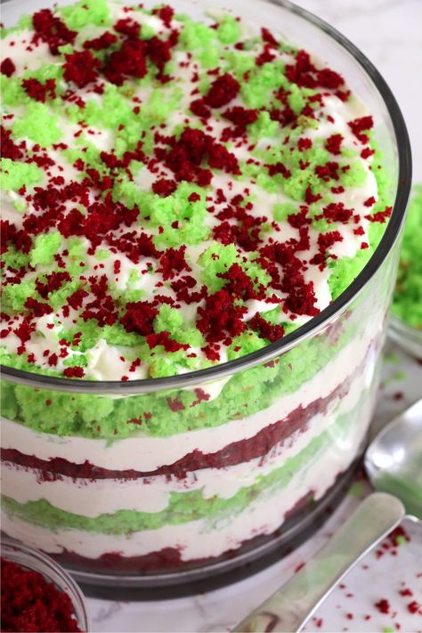 Christmas Dessert Decorations, Christmas Trifle Recipes, Wacky Cake Recipe, Easy Christmas Desserts, Layer Dessert, Trifle Cake, Trifle Dessert Recipes, Dessert Holiday, Perfect Christmas Dessert