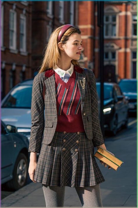 Miss Patina, Burgundy Colour, Rok Mini, Academia Style, Velvet Collar, Estilo Preppy, Preppy Look, Plaid Fabric, Modern Outfits