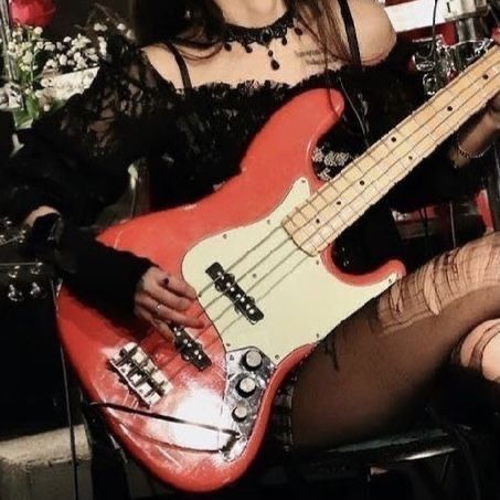 Rockstar Girl Aesthetic, Girl Band Aesthetic, Pop Rock Aesthetic, Rockstars Gf, Rolling Quartz, Red Guitar, Rockstar Girlfriend, Rockstar Aesthetic, Guitar Obsession