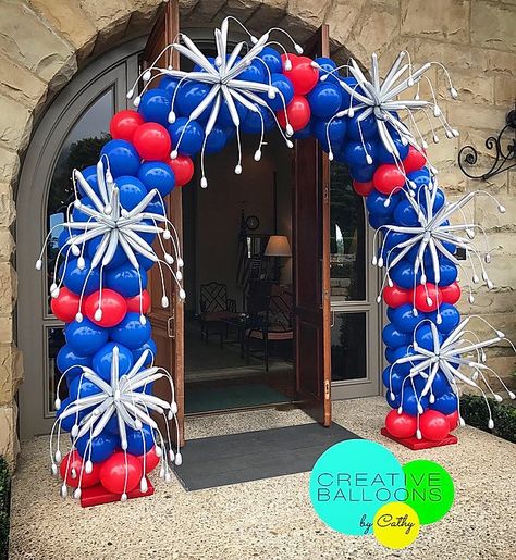 Creative Balloons by Cathy - Balloon Artist, balloon twisting ent Camarillo California, Party Balloons Diy, Balloon Artist, 4th Of July Parade, Balloon Crafts, Balloon Twisting, Diy Balloon Decorations, Balloon Arrangements, Fourth Of July Decor