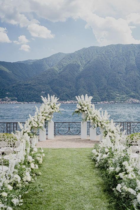 Lake Como Ceremony, Weddings On The Water, Wedding Overlooking Water, Lake Como Wedding Ceremony, Lake Coming Wedding, Lakefront Wedding Ceremony, Lake Front Wedding Ceremony, Wedding Alter Ideas Outdoor, Outdoor Wedding Alter