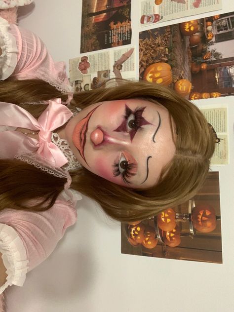 Hairstyles For Clown Costume, Clown Makeup Inspo Easy, Halloween Costumes Ideas Clown, Pink Clown Costume Halloween, Coquette Clown Costume, Cute Pink Clown Costume, Sfx Makeup Ideas Scary Halloween Clown, Clown Halloween Costumes Cute, Cute Clown Costume Halloween