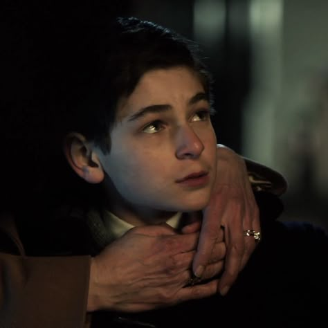 David Mazouz Aesthetic, Bruce Wayne Gotham Icons, Gotham Bruce Wayne, Bruce Wayne Gotham, Gotham Aesthetic, Gotham Show, Gotham Bruce, David Mazouz, Maximoff Twins