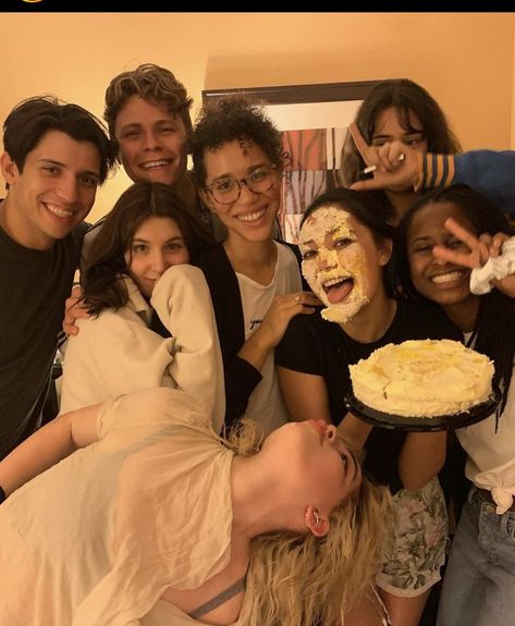 kevin alves, jasmin savoy brown, courtney eaton, sophie nelisse, alexa barajas, keeya king and sophie thatcher Yellowjackets Cast, Savoy Brown, Sophie Nelisse, Sophie Thatcher, Courtney Eaton, Yellow Jackets, Casting Pics, Alycia Debnam, Actor Picture