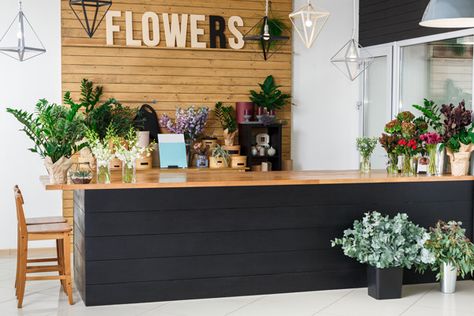 Cafe Plants, Flower Shop Interiors, Flower Shop Decor, Flower Shop Design, Table Flower Arrangements, Flower Business, Flowers Shop, Florist Shop, Flower Studio