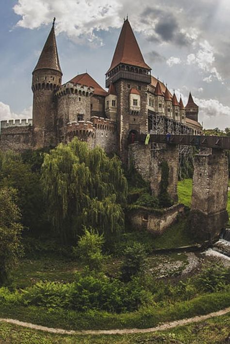 Romanian Castles, Corvin Castle, Visit Romania, Transylvania Romania, Romania Travel, Castle Aesthetic, Chateau France, Sainte Marie, Eastern Europe