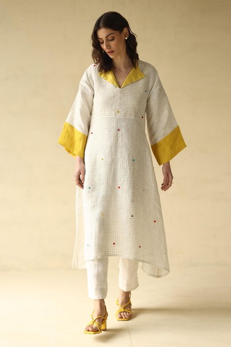 Shop for Roza Pret Ivory Checkered Linen Candy Floss Spread Collar Tunic for Women Online at Aza Fashions Daily Kurta Outfits, Stylish Kurtis Design, Kurta Patterns, Simple Kurta Designs, Kurti Patterns, Designer Kurti Patterns, Simple Kurti Designs, Dress Book, Tunic Designs