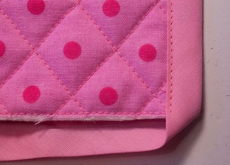 Bias Tape Corners, Bias Tape Quilt, Machine Binding A Quilt, Bias Tape Tutorial, Sewing Mitered Corners, Sewing Bias Tape, Bias Tape Binding, Smocking Tutorial, Sewing Binding