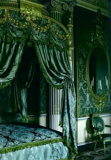 Harewood House, New England Aesthetic, Green Academia, Loki Aesthetic, Castle Bedroom, Country House Interior, Dark Green Aesthetic, Royal Aesthetic, Royal Green