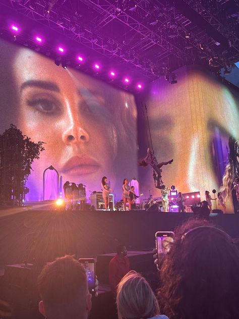 Lana Del Rey Stage Aesthetic, Concert Aesthetic Lana Del Rey, Lana Del Rey Vision Board, Lana Del Rey Live Concert, Lana Del Rey Concert Aesthetic, Lana Del Ray Concert, Lana Del Rey Live, Lana Concert, Lana Del Rey Tour