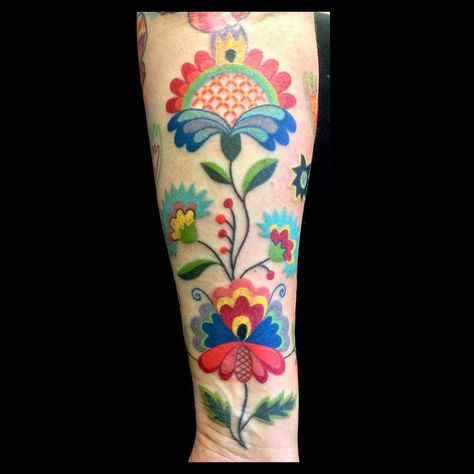 One side of Emilia's embroidered sleeve finished! Love doing this!! #tattoo #tatuering #malmötattoo #friisgatan #malört #malortmalmo… Art Tattoo Sleeve, Lv Painting, Tattoo Sleeve Girl, Port Tattoo, Folk Art Tattoo, Norway Tattoo, Colourful Tattoo, Embroidery Tattoo, Beauty Tattoo