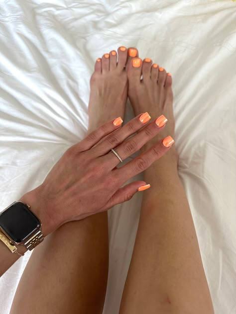 Hailey Bieber nails, neon chrome, chrome nails, orange chrome nails, neon chrome nails, pedicure, mani pedi, neon chrome toes Light Orange Pedicure, Orange Chromatic Nails, Hailey Bieber Orange Nails, Orang Chrome Nails, Chrome Mani Pedi, Orange Hailey Bieber Nails, Simple Summer Nails Chrome, Hailey Bieber Pedicure, Chrome Nails Pedicure