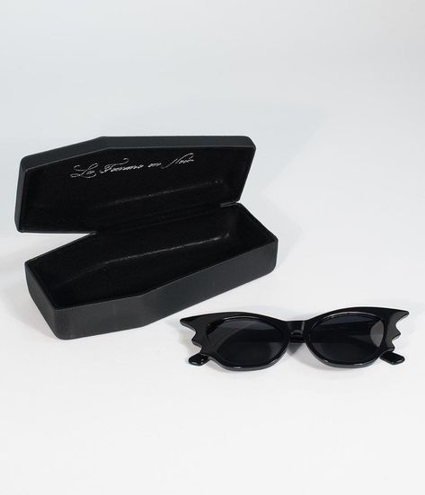 Black aviator sunglasses