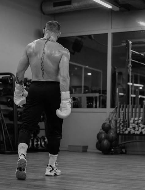 Boxer Aesthetic, Boxing Images, Gym Photos, Endurance Workout, Notorious Conor Mcgregor, Ufc Fighters, Mma Boxing, Conor Mcgregor, Gym Inspiration