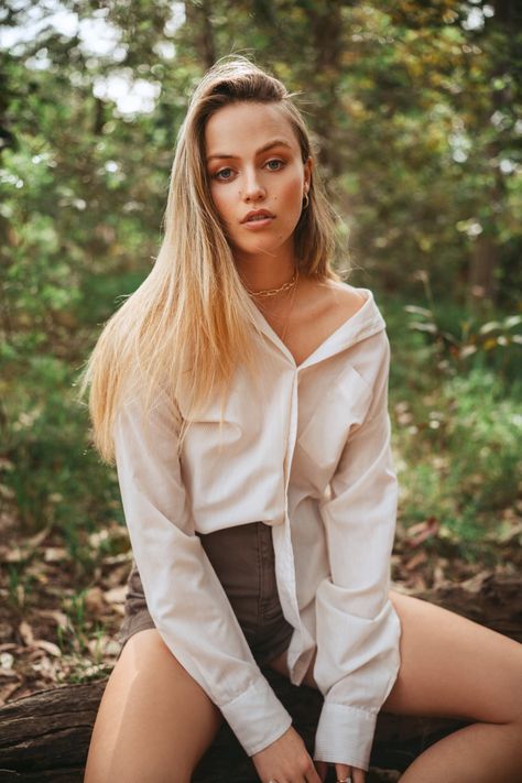 Female Modeling Poses, Julia Trotti, Portraits Female, Poses Portrait, Behind The Scenes Video, Modeling Poses, Sony A7iii, Portrait Photo Editing, Lens Flare