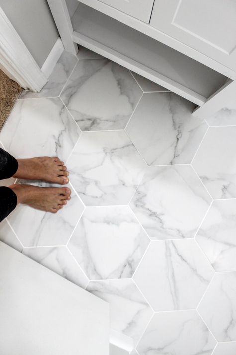 Hexagon Floor Tile, Design Interior Baie, Interior Hallway, Hexagon Floor, Hexagon Tile Floor, Bathroom Picture, Bathroom Remodel Designs, Bathroom Remodel Shower, Downstairs Bathroom