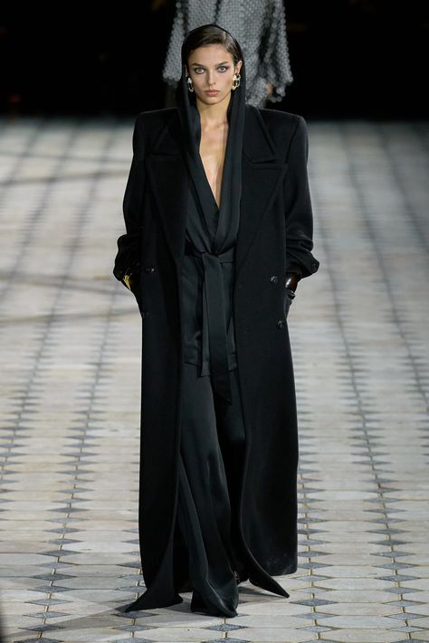 Saint Laurent Spring 2023, Ysl Runway, Ysl Fashion, Spring 2023 Ready To Wear, 2023 Ready To Wear, All Black Outfit, Spring 2023, Fashion Show Collection, Looks Vintage