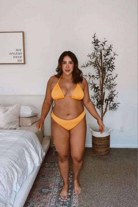 Outfits For Curvy Women, Apple Shape Fashion, Apple Shape Outfits, Mom Swimsuit, Comfy Fall Outfits, Curvy Swim, Outfits For Mexico, Post Partum Outfits, Midsize Outfits