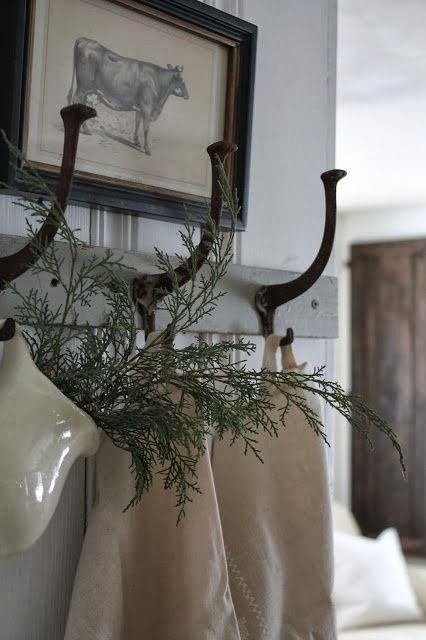 Estelle's: WINTER NOTES Entryway Farmhouse, Christmas Entryway, Vibeke Design, Cottage Style Kitchen, Farmhouse Entryway, Decor Ikea, Country Cottage Style, Beautiful Farmhouse, Style Cottage