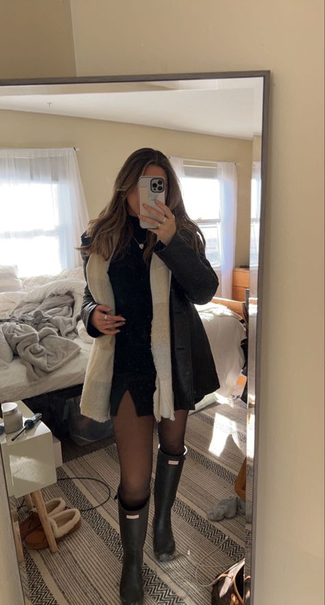 Winter Outfits Hunter Boots, Stalking Outfits Dresses, Hunter Boots Outfit 2022, Black Boots Tights Outfit, Leather Skirt With Tights And Boots, Knee High Hunter Boots Outfit, Outfits With Black Hunter Boots, Fall Rainboot Outfits, Tall Hunter Boots Outfit Fall