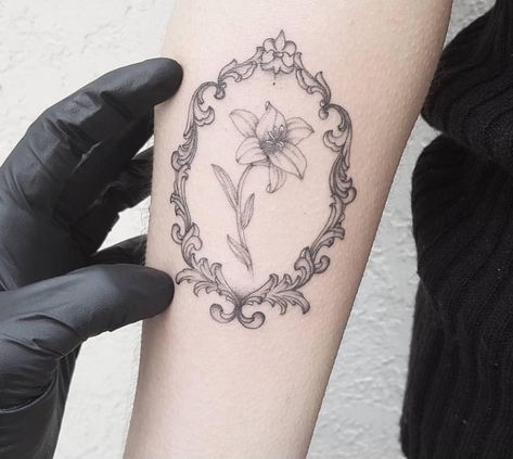 Vintage Mirror Tattoo, Mirror Tattoo, Mirror Tattoos, Hippie Tattoo, Mystical Tattoos, Framed Tattoo, Inspiration Tattoo, Cute Little Tattoos, E Tattoo