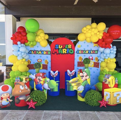 Mario Kart Birthday Party Backdrop, Super Mario Bros Theme Party, Mario And Luigi Themed Birthday Party, Super Mario Level Up Birthday, Mario Bros Theme Birthday Party, Mario Brothers Balloon Decorations, Mario Birthday Party Balloons, Mario Decorations Birthday Party Ideas, Mario Bros Birthday Party Decoration