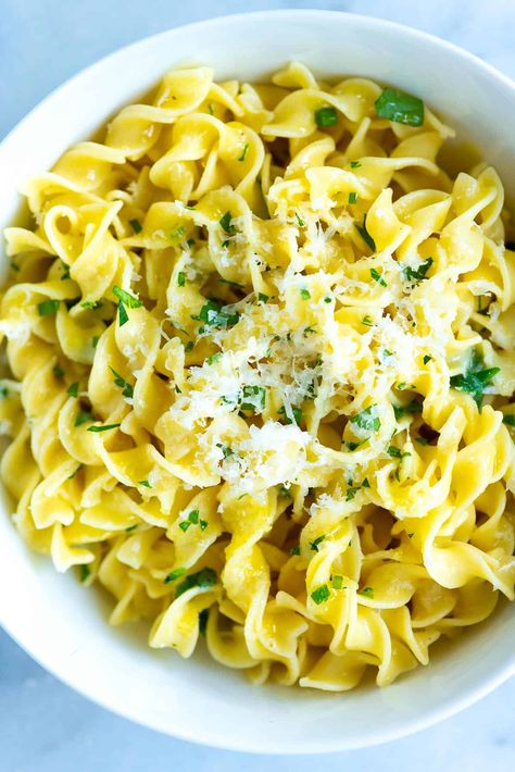 Easy Parmesan Buttered Noodles Best Buttered Noodles, Parmesan Noodles, Buttered Noodles Recipe, Butter Noodles, Egg Noodle Recipes, Noodle Recipes Easy, Butter Pasta, Buttered Noodles, Noodles Recipe