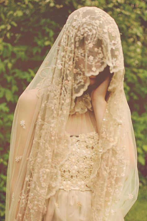 Wedding Veil, Flower Veil, Lace Veils, A Wedding Dress, Wedding Veils, Bridal Veil, Beautiful Love, Dandy, Vintage Lace