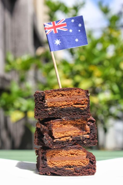 Green Gourmet Giraffe: Tim Tam Brownies for Australia Day Aussie Desserts, Australia Day Party, Australia Day Celebrations, Australian Desserts, Tim Tams, Aussie Food, Surprise Ideas, Everything Chocolate, Australia Food