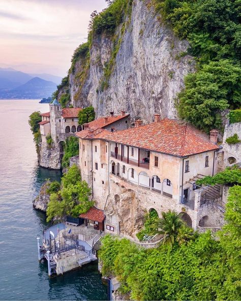 Lake Maggiore Italy, Lakeside Village, Comer See, Lake Maggiore, Italian Lakes, Lake Trip, Como Italy, Switzerland Travel, Lake Como