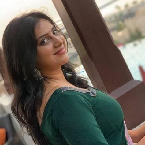 Anna_reshma_lichi Fc (@anna_reshma_lichi) • Instagram photos and videos Reshma Rajan, Anna Rajan, Saree Photoshoot, Beautiful Women Over 40, Actress Photos, Desi Beauty, Hd Wallpapers, Actresses, Instagram