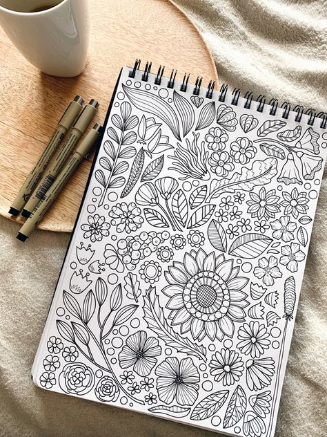 Full Page Doodle Art, Flower Mandala Sketch, Fine Liner Pen Art, Flower Pattern Drawing, Pen Doodles, Doodle Art Flowers, Zen Doodle Patterns, Flower Drawing Tutorials, Floral Doodle