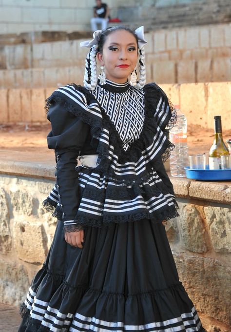 Chicana Goth, Goth Mexican, Chicano Aesthetic, Folklorico Dresses, Goals 2024, Goth Style, Black Goth, Room Goals, Emo Scene