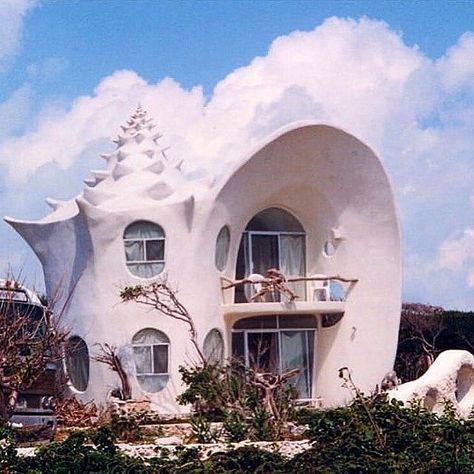 Really nice spaces and places on Instagram: “Casa Caracol / the Shell House in Isla Mujeres designed by Raquel & Eduardo Ocampo 🐚 ps y'all can rent this on Airbnb” Earthship Home, Shell House, Cob House, Organic Architecture, Earthship, Arte Inspo, Dream Home Design, Amazing Architecture, Interior Architecture Design