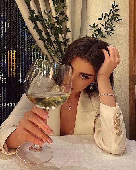 Classy Sexy Style Daily ✨ on Instagram: “FOLLOW FOR MORE INSPO ✨ #style #sexyclassy #fashioninspo #dailyfashioninspo #dailystyle #ootdinspo #ootd #ootn #luxurystyle #classystyle…” Restaurant Pictures, Rich Girl Lifestyle, Photography Poses Women, Glass Of Wine, Instagram Photo Inspiration, Rich Girl, Instagram Inspo, Insta Photo Ideas, Photo Instagram