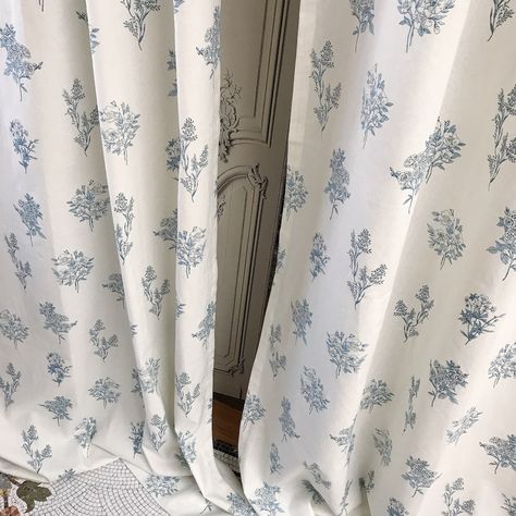 This Gardinen item by enapremium has 1963 favorites from Etsy shoppers. Ships from Korea, Republik. Listed on 01. Jun 2023 Blue Floral Curtains, Couch Room, Mood Patterns, Flower Curtains, Curtain Inspiration, Ivory Curtains, Bedroom Beautiful, Nursery Bathroom, Store Cupboard