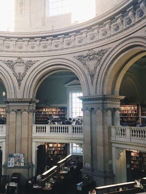 Inside Eight of Oxford University’s Most Beautiful Libraries The Bodleian Library, Bodleian Library Oxford, Most Beautiful Libraries, Oxford Library, Boarding School Aesthetic, Beautiful Libraries, University In England, Bodleian Library, Oxford College