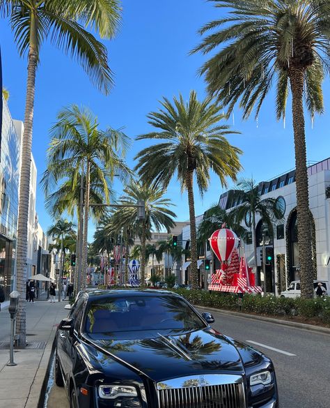 Blue skies and good vibes on Rodeo Drive ✨ #OnlyOnRodeo Luxury Cars, Cali Winter, Christmas Trip, Holidays To Do Rodeo Drive Aesthetic, Luxury Locations, Actress Life, Summer Places, Traveling Board, Summer Core, Cali Vibes, California Aesthetic, Hollywood Scenes