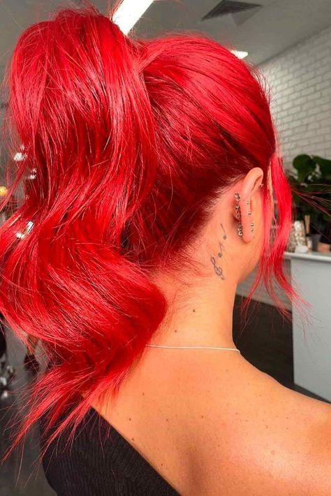 55 Red Hair Colors for Various Skin Tones | LoveHairStyles.com Bright Red Hair Color, Red Hair Looks, Red Hair Inspiration, Red Hair Inspo, Dyed Red Hair, Bright Red Hair, Hair Color Shades, Pretty Hair Color, Hair Color For Women