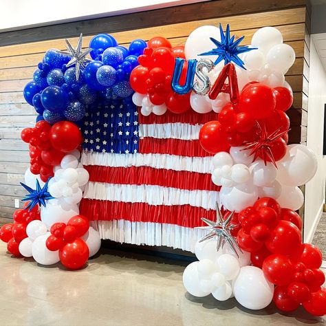 Party In The Usa Party Theme, Veterans Day Balloon Arch, Usa Theme Party, America Themed Party, Patriotic Activities, Freedom Party, Military Party, America Theme, America Party