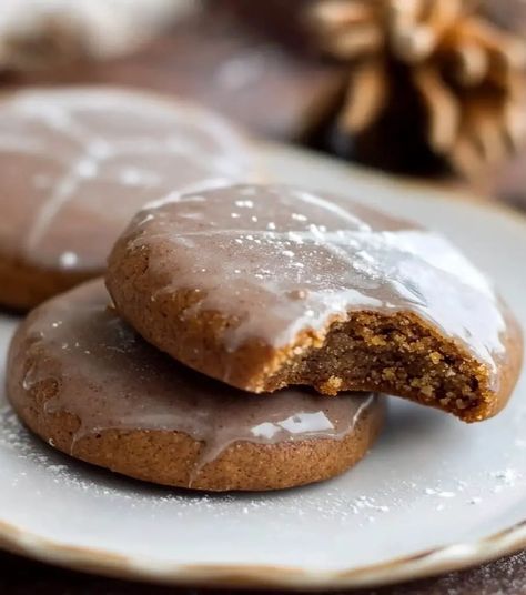 Lebkuchen (German Spice Cookies) | Homemade Recipes German Spice Cookies, Holiday Fruit Cake, Cracker Barrel Fried Apples, Cracker Toppings, Chocolate Cobbler, German Cookies, Baked Caramel, Cookies Homemade, Caramel Pretzels