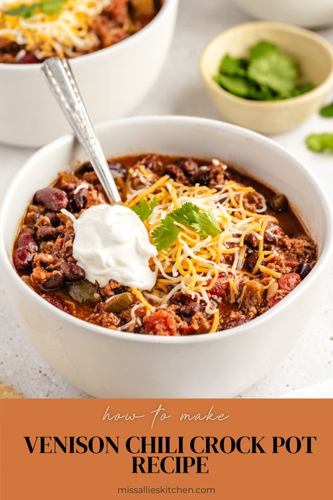 Crockpot Meals Deer Meat, Healthy Venison Chili, Crockpot Venison Chili Recipe, Venison Chili Crockpot Slow Cooker, Crock Pot Deer Chili, Ground Deer Meat Recipes Crockpot Venison Chili, Easy Deer Recipes, Easy Venison Chili, Deer Meat Chili Recipe Crockpot